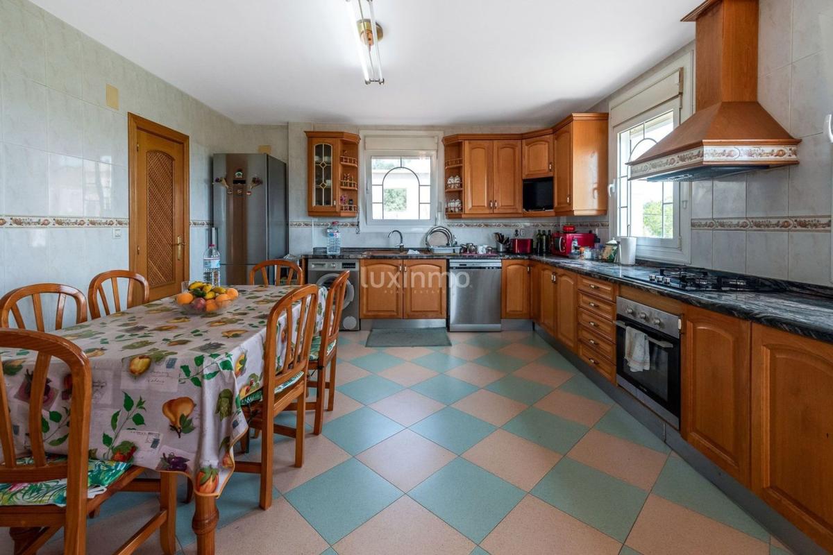 Properties for sale and rent in Spain photo 5