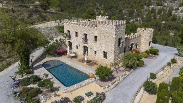 Chalet independiente en venta en Casa o chalet en Relleu, Relleu photo 1