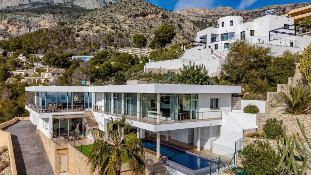 Properties for sale and rent in Spain photo 1