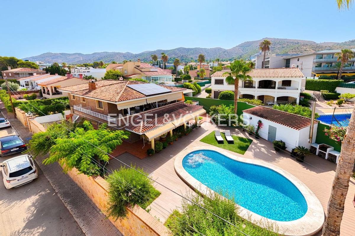 Properties for sale and rent in Spain photo 3