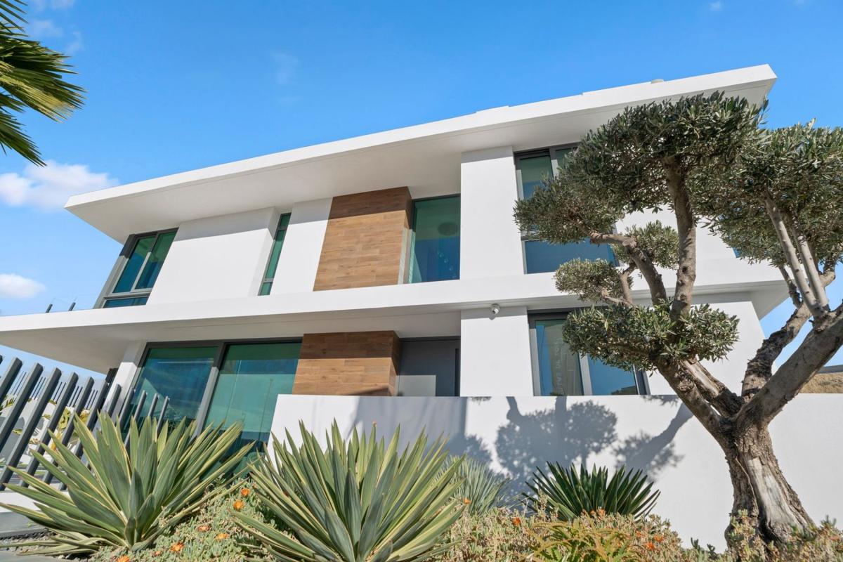 Properties for sale and rent in Spain photo 2