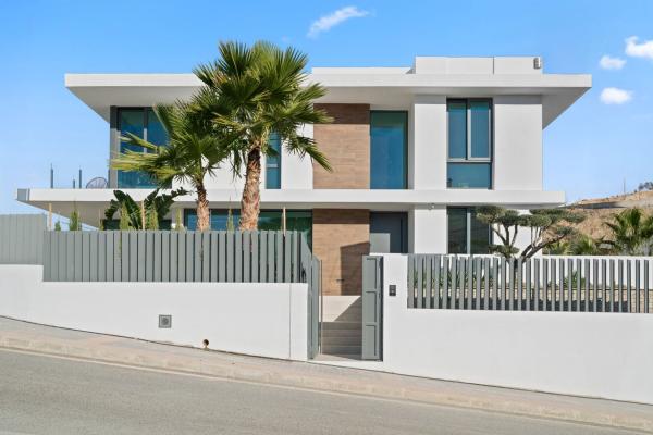 Casa o chalet independiente en Calle Munich, 1, Zona Sierra Helada, Benidorm thumbnail 2