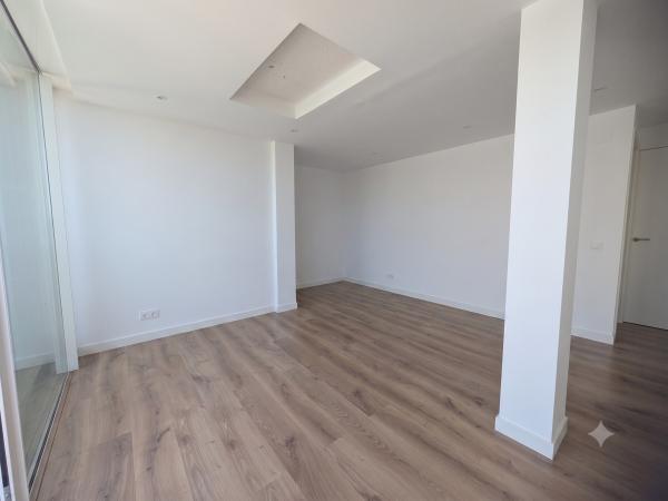 Sale of flat in Avenida de Oviedo, Alicante
thumbnail 3