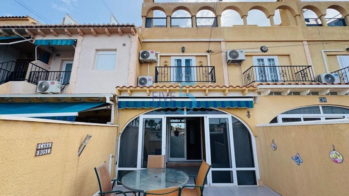 Sprzedaż niezależnego domku jednorodzinnego w Casa o chalet en La Siesta - El Salado - Torreta, Torrevieja, Torrevieja photo 1