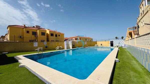 Частный шале на продаже в  Casa o chalet en La Siesta - El Salado - Torreta, Torrevieja, Торревьеха photo 2