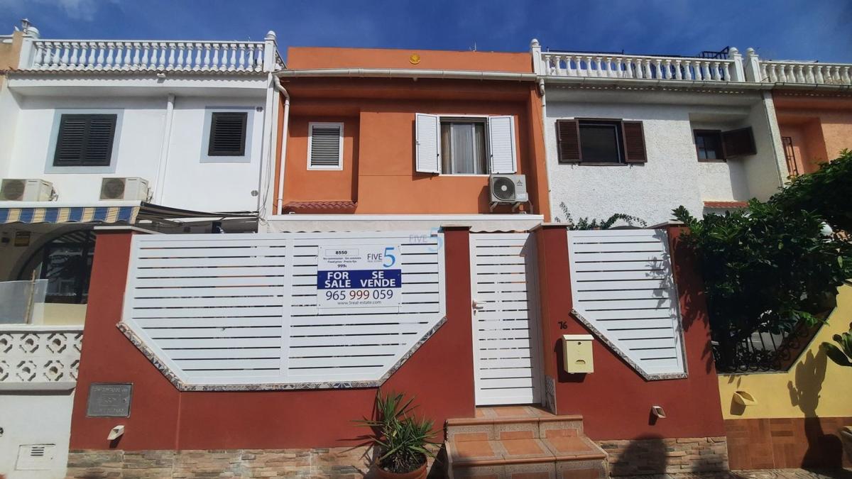 Продажа отдельного шале в  Casa o chalet en Mil Palmeras, Pilar de la Horadada, Пилар де ла Орадада photo 2