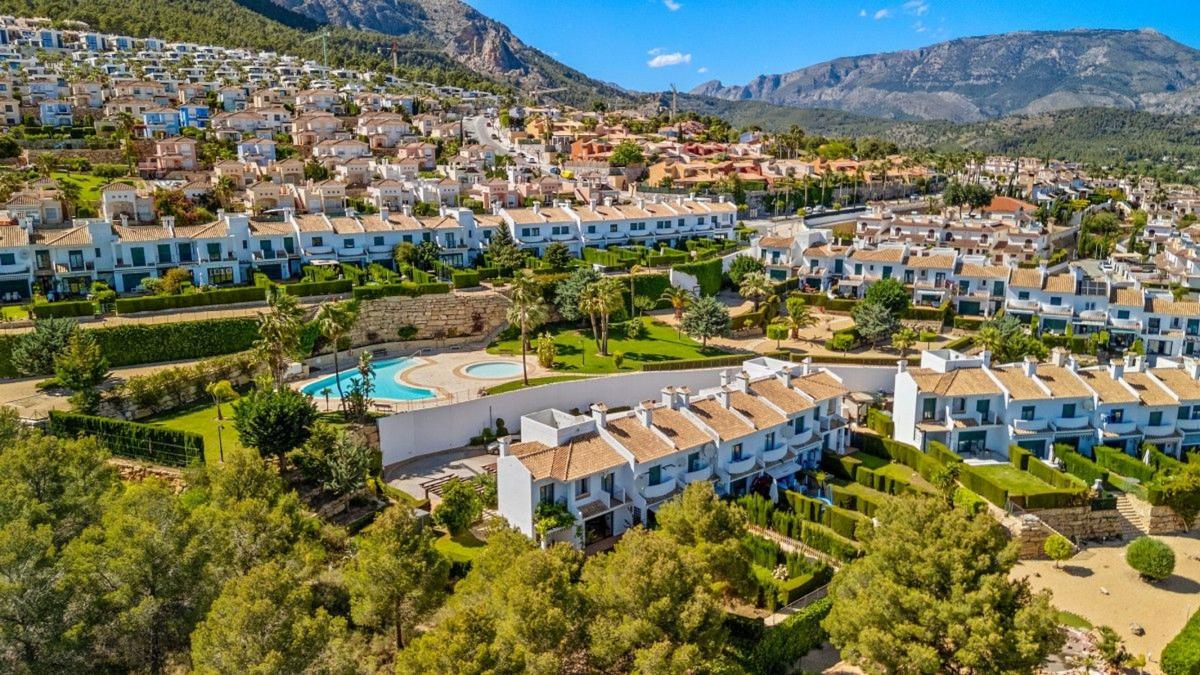 Venta de chalet adosado en Chalet adosado en Calle Bernia, 33, Casco urbano, Polop , Polop photo 3