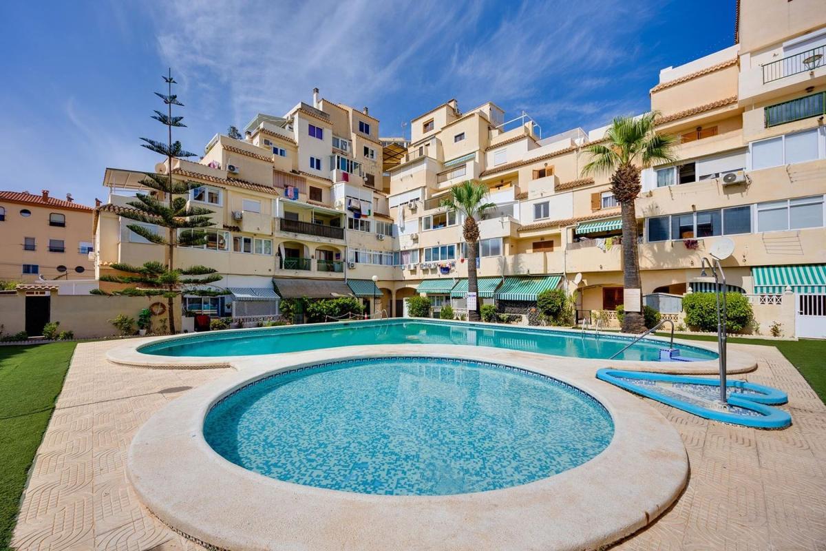 Sale of apartment in Piso en Calle Marcelina, Nueva Torrevieja, Torrevieja, Torrevieja
photo 1