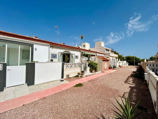 Chalet pareado en Rodrigo, 595, La Siesta - El Salado - Torreta, Torrevieja photo 2