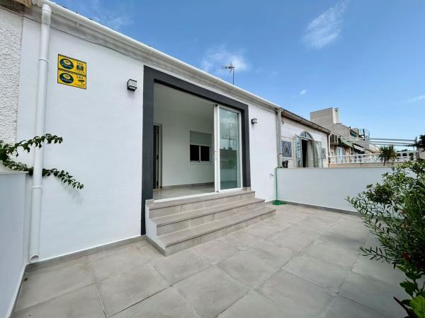 Chalet pareado en Rodrigo, 595, La Siesta - El Salado - Torreta, Torrevieja photo 3