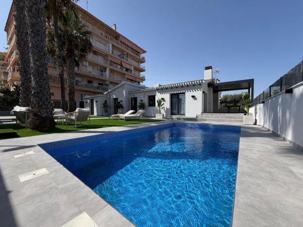Casa o chalet independiente en Calle Pleamar, Punta Prima, Torrevieja photo 1