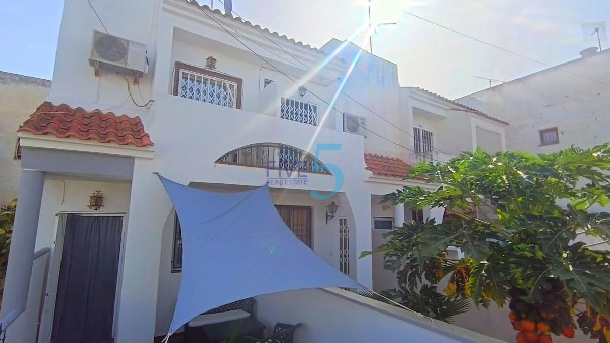 Продажа отдельного шале в Casa o chalet en La Siesta - El Salado - Torreta, Torrevieja, Торревьеха photo 1