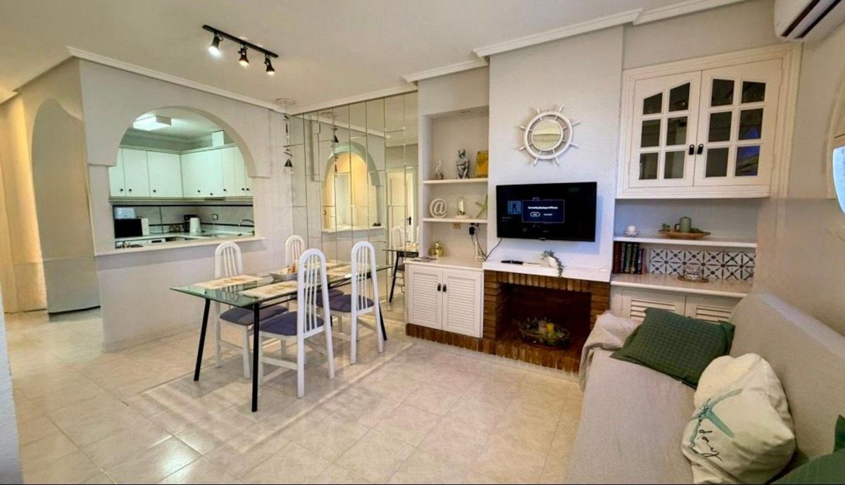 Sprzedaż szeregowego domku w Chalet adosado en Avenida de Torrevieja, 179 a, Los Balcones - Los Altos del Edén, Torrevieja , Torrevieja photo 1