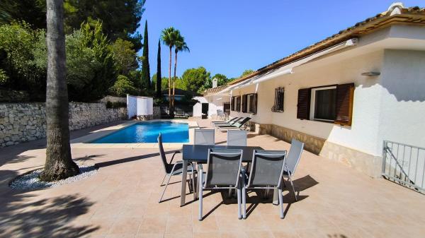 Casa o chalet independiente en Avenida de l'Alacantí, La Sella, Pedreguer thumbnail 1