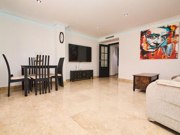 Venta de piso en Piso en Calle de Orihuela, Centro - Muelle Pesquero, Torrevieja, Torrevieja
 photo 1