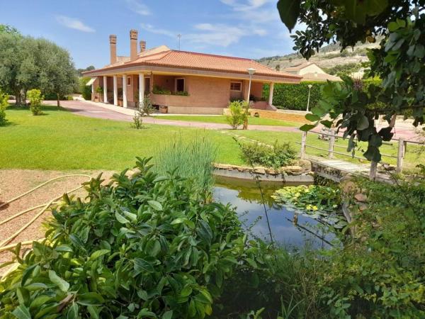 Частный шале на продаже в Casa o chalet en Calle Gaudi, Ibi, Иби thumbnail 1