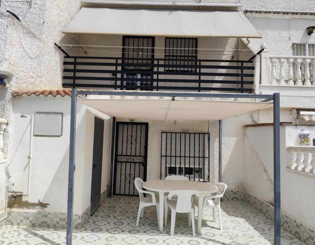 Sprzedaż szeregowego domku w  Chalet adosado en Urbanización Torreta II, 183, La Siesta - El Salado - Torreta, Torrevieja , Torrevieja photo 2