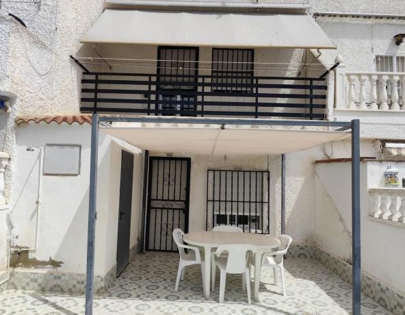 Chalet adosado en Urbanización Torreta II, 183, La Siesta - El Salado - Torreta, Torrevieja thumbnail 1