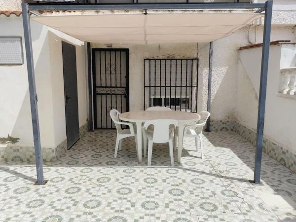 Chalet adosado en Urbanización Torreta II, 183, La Siesta - El Salado - Torreta, Torrevieja thumbnail 2