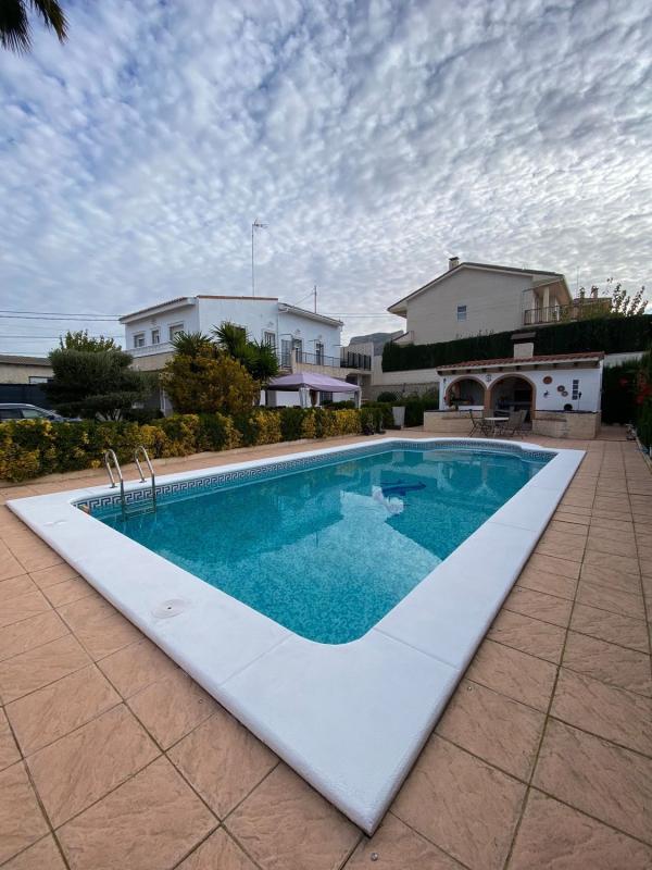 Properties for sale and rent in Spain photo 1