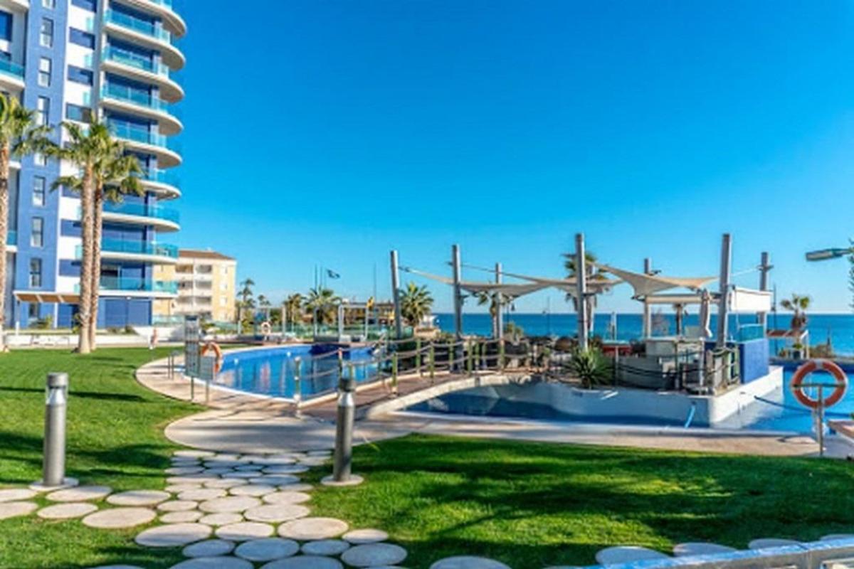 Venta de piso en Piso en Calle Poseidón, Punta Prima, Torrevieja, Torrevieja
photo 2