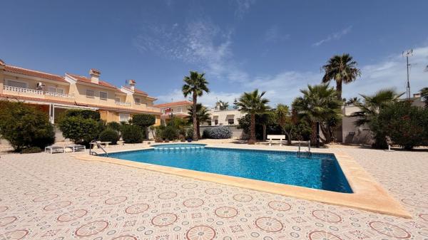 Chalet pareado en Avenida de Huelva, Doña Pepa, Rojales photo 2