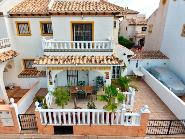 Chalet pareado en Calle Castillo de Guadalest, Lomas de Don Juan, Orihuela photo 1