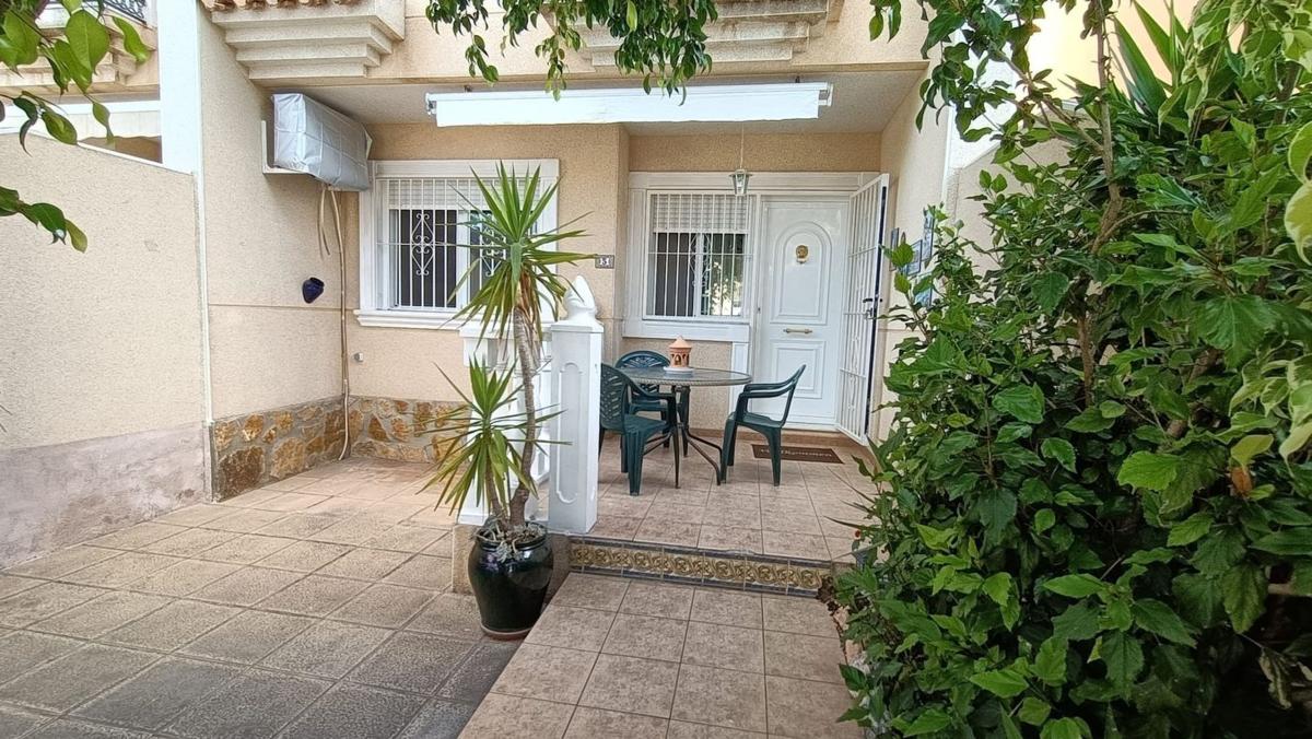 Продажа таунхауса в Chalet adosado en Calle el Moll, Urbanizaciones, Guardamar del Segura , Гуардамар-дель-Сегура photo 1