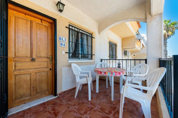 Chalet adosado en F-2 Entre Lago Sol y Chis, Zona Lago - Los Almendros, Orihuela thumbnail 2