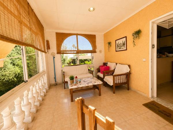 Частный шале на продаже в  Casa o chalet en Calle Debussy, La Siesta - El Salado - Torreta, Torrevieja, Торревьеха photo 3