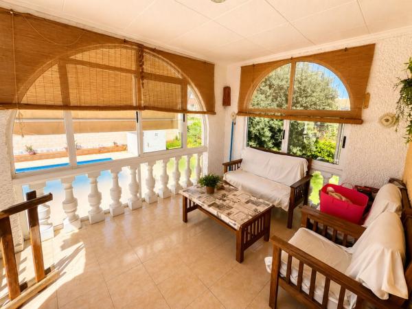 Частный шале на продаже в  Casa o chalet en Calle Debussy, La Siesta - El Salado - Torreta, Torrevieja, Торревьеха photo 4