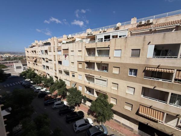 Venta de piso en Piso en Calle San Luis, 10, Parque de las Naciones, Torrevieja, Torrevieja
photo 1