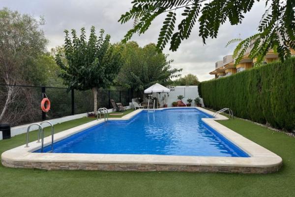 Chalet adosado en Avenida Laguna Azul, Los Balcones - Los Altos del Edén, Torrevieja photo 4