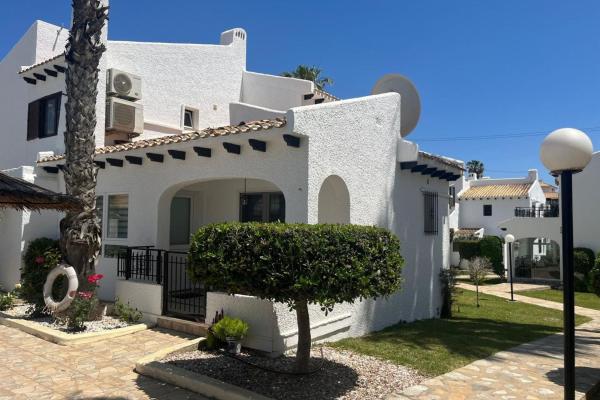 Chalet pareado en Calle el Poniente, Cabo Roig, Orihuela photo 1
