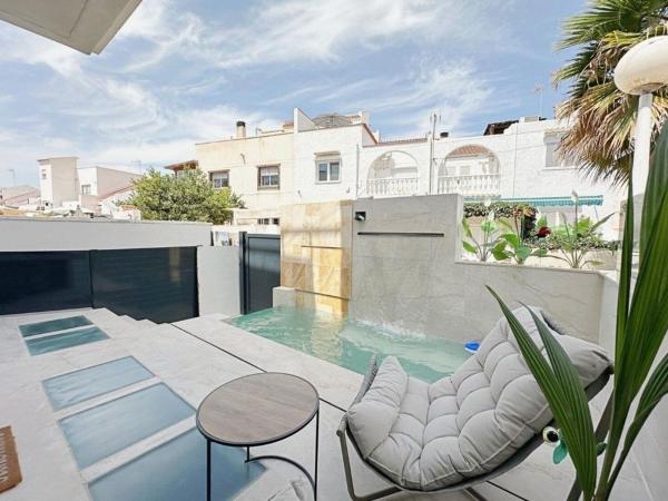 Chalet adosado en Calle Londres s/n, Nueva Torrevieja, Torrevieja thumbnail 2