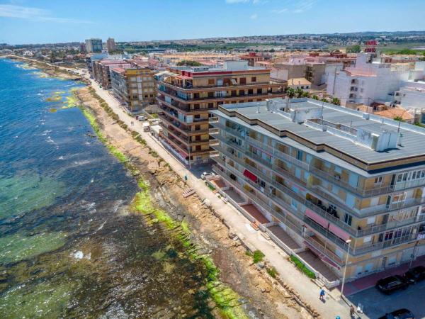 Venta de piso en Piso en Calle Albatera, Playa de los Náufragos, Torrevieja, Torrevieja
 photo 1