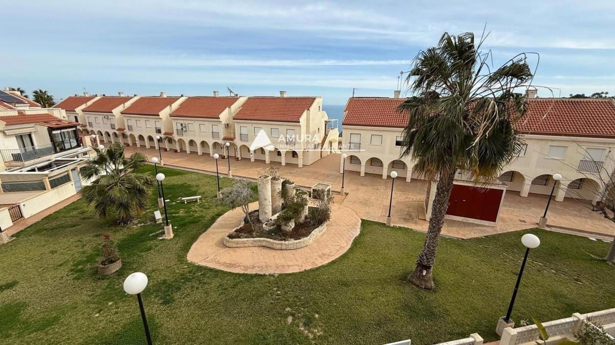 Venta de chalet adosado en  Chalet adosado en Avenida D'Escandinàvia, Gran Vista-Olivo de Oro, Gran Alacant , Gran Alacant photo 5