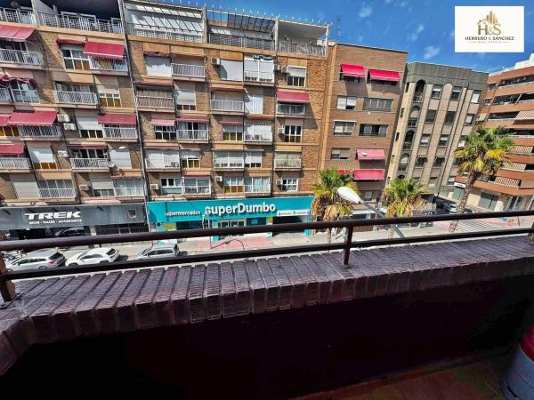Venta de piso en Piso en Avenida d'Aguilera, Benalúa, Alicante / Alacant, Alicante / Alacant
 photo 1