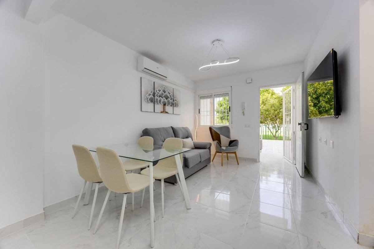 Venta de piso en Piso en Calle Santander, 3, Parque de las Naciones, Torrevieja, Torrevieja
photo 1