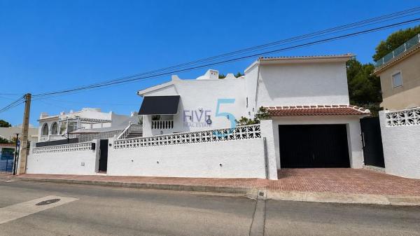 Chalet wolnostojący na sprzedaż w Casa o chalet en Blue Lagoon - Galán, San Miguel de Salinas, San Miguel de Salinas photo 1
