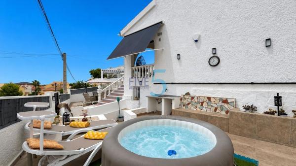 Chalet wolnostojący na sprzedaż w Casa o chalet en Blue Lagoon - Galán, San Miguel de Salinas, San Miguel de Salinas thumbnail 1