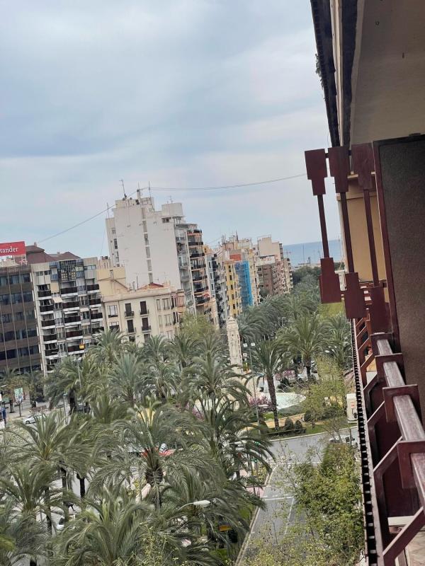 Venta de piso en Piso en Avenida General Marva, 11, Ensanche-Diputación, Alicante / Alacant, Alicante / Alacant
photo 2