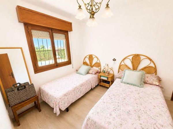 Chalet pareado en Calle Carla Vaquera, 8, Los Balcones - Los Altos del Edén, Torrevieja thumbnail 1