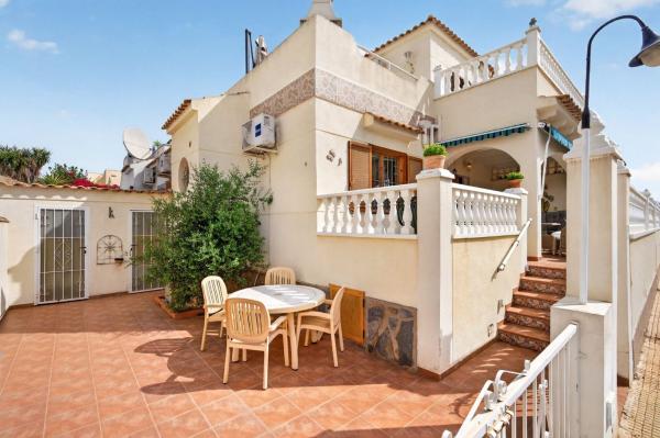 Chalet adosado en Calle Niágara, Playa Flamenca, Orihuela thumbnail 1