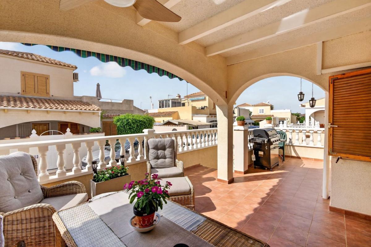 Venta de chalet adosado en  Chalet adosado en Calle Niágara, Playa Flamenca, Orihuela , Orihuela photo 5