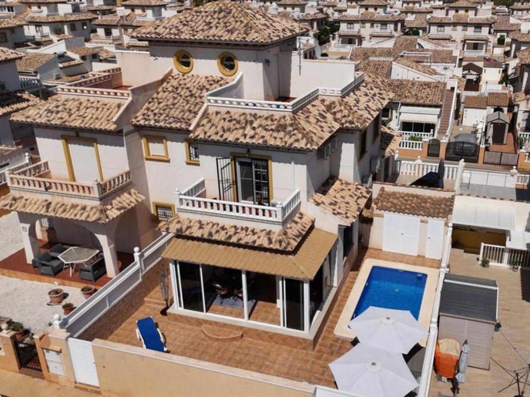 Продажа отдельного шале в Casa o chalet en Calle Cabo Raso, Lomas de Cabo Roig, Orihuela, Ориуэла photo 1