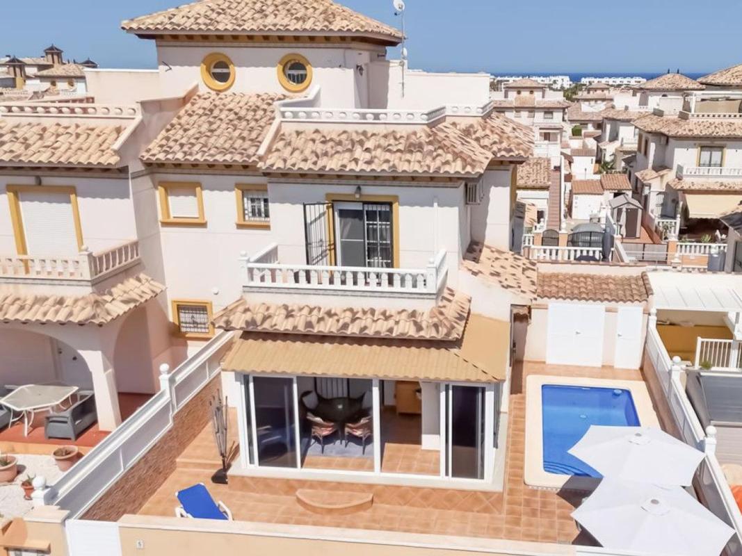 Продажа отдельного шале в Casa o chalet en Calle Cabo Raso, Lomas de Cabo Roig, Orihuela, Ориуэла photo 2