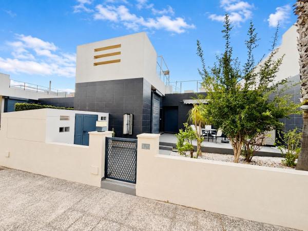 Chalet pareado en Calle Paso de Calais, 410, Villamartín, Orihuela photo 1