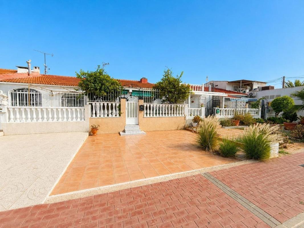 Продажа таунхауса в Chalet adosado en La Siesta - El Salado - Torreta, Torrevieja , Торревьеха photo 3