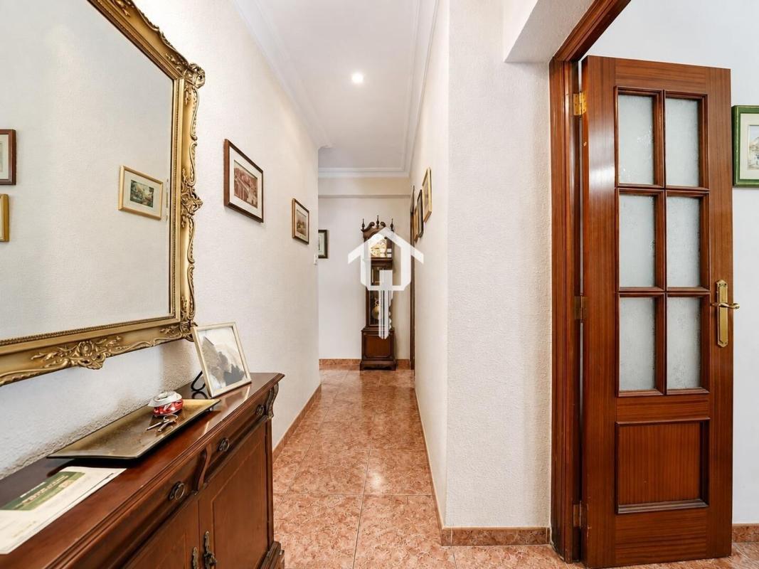 Продажа квартиры на Piso en Calle de Sant Mateu, Carolinas Altas, Alicante / Alacant, Аликанте / Алакант
photo 2